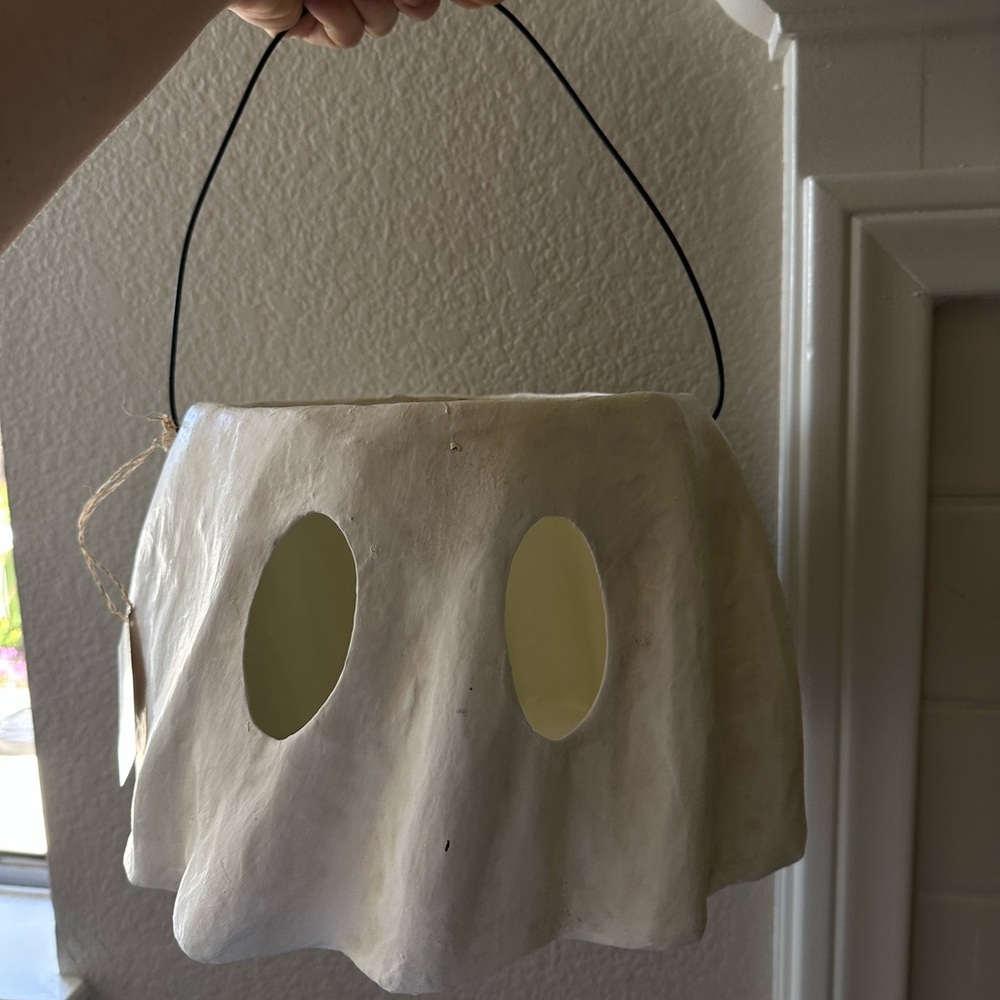Large Ghost Bucket - Picture 4 of 5
